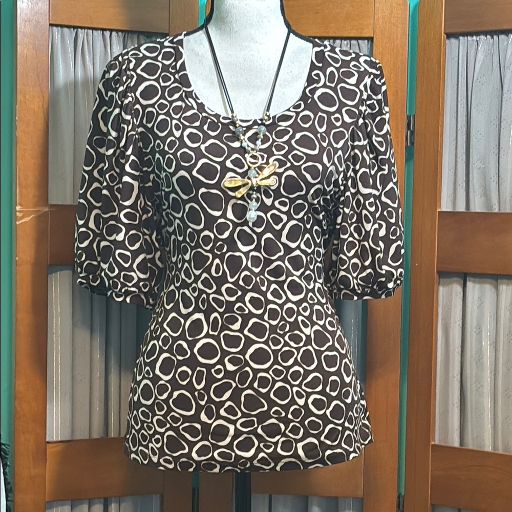 Cha Cha Vente Brown and White Puff Sleeve Blouse